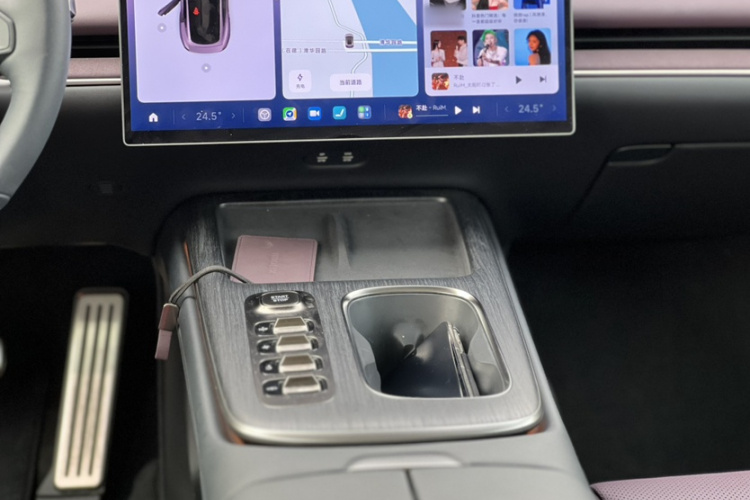 小米汽车 小米SU7 2024款 四驱超长续航高阶智驾Max版中控内饰7006