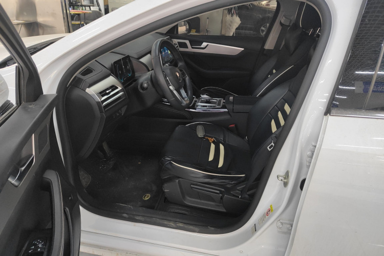 比亚迪 秦Pro新能源 2019款 EV 超能版 标准版智联领尚型局部细节19