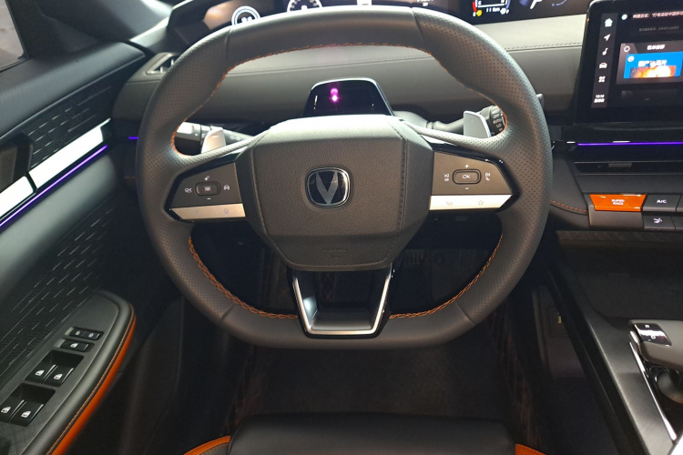 长安UNI-V 2025款 1.5T 500Bar高能版中控内饰13