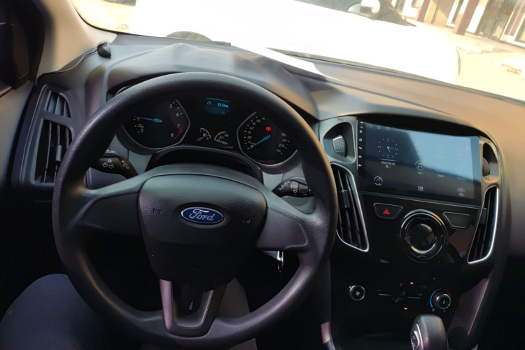 福特 福克斯 2017款 两厢 1.6L 自动舒适型智行版中控内饰7002