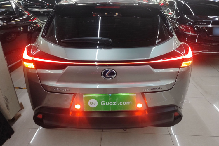 雷克萨斯UX 2020款 260h 探·酷版车身外观6