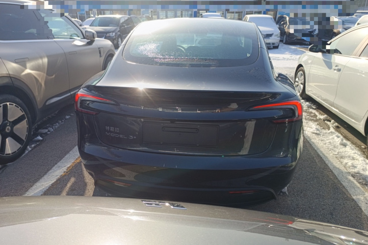 特斯拉 Model 3 2023款 长续航全轮驱动版车身外观6