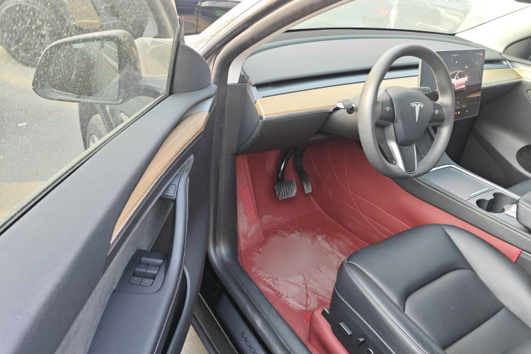 特斯拉 Model Y 2023款 长续航全轮驱动版中控内饰7003