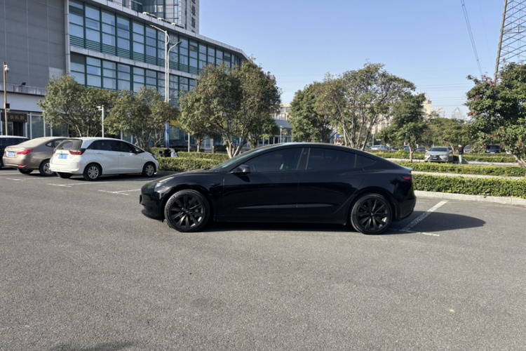 特斯拉 Model 3 2022款 后轮驱动版车身外观6006