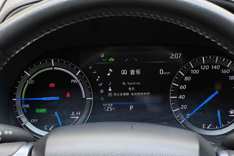 丰田 汉兰达 2022款 双擎 2.5L 四驱尊贵版 7座局部细节14