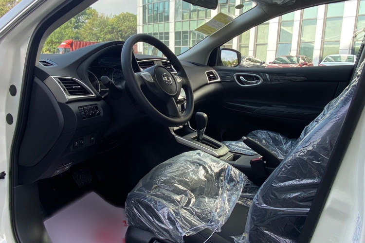 日产 轩逸 2024款 改款二 经典 1.6XL CVT豪华版中控内饰7001