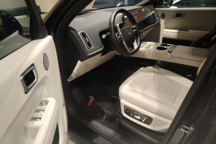 理想汽车 理想L9 2024款 Ultra中控内饰7003