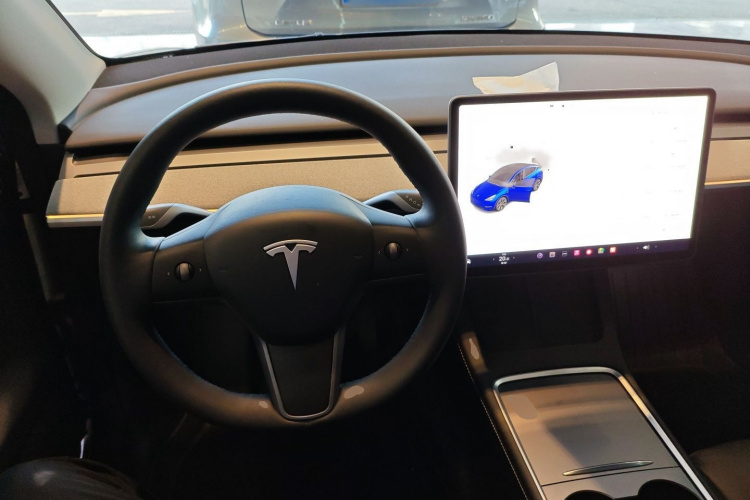 特斯拉 Model Y 2024款 长续航全轮驱动版中控内饰7002