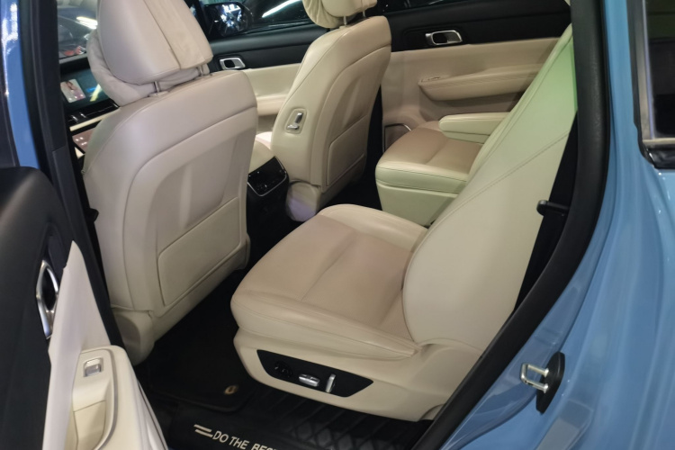 理想汽车 理想ONE 2021款 增程6座版中控内饰21