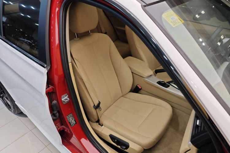 宝马3系 2015款 320i 超悦版时尚型局部细节41