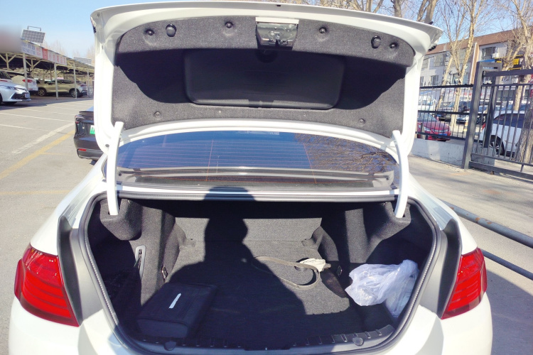 宝马5系 2014款 525Li 豪华设计套装机舱底盘23