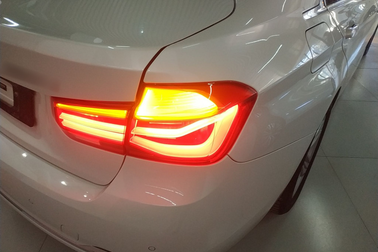 宝马3系 2017款 320Li 时尚型车身外观9