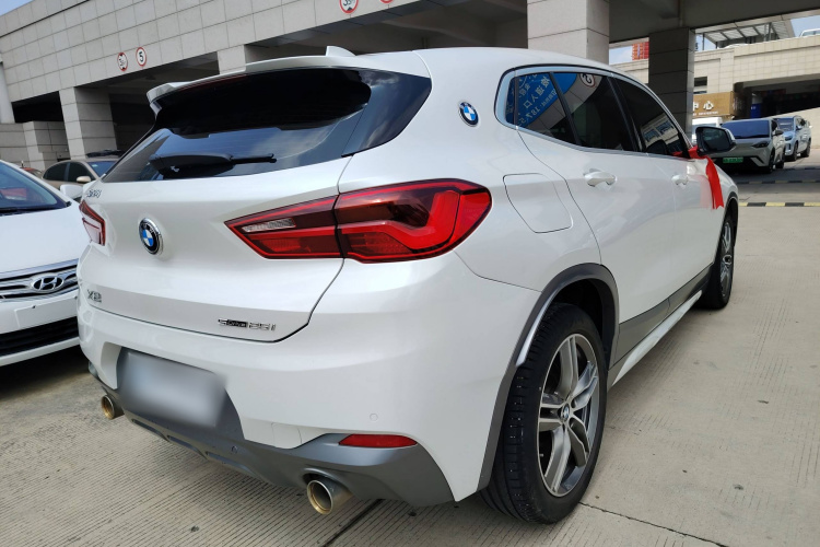 宝马X2 2020款 sDrive25i 领先型M越野套装车身外观7