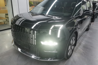 极氪009 2024款 六座行政版四驱 108kWh