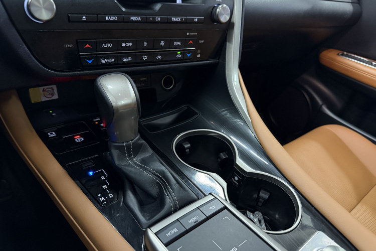 雷克萨斯RX 2020款 300 四驱典雅版 国VI中控内饰7003