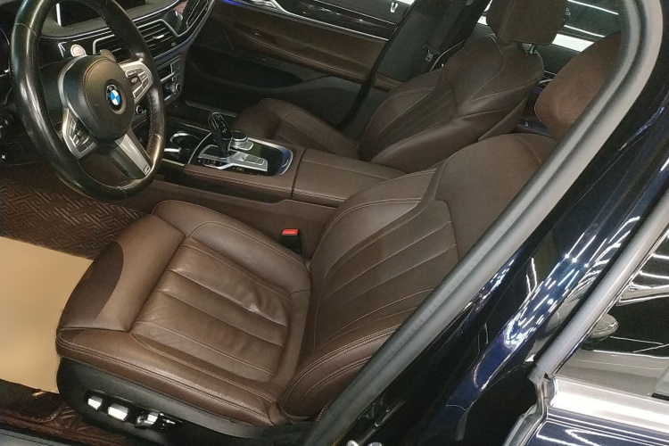 宝马7系 2018款 730Li 领先型 M运动套装局部细节19