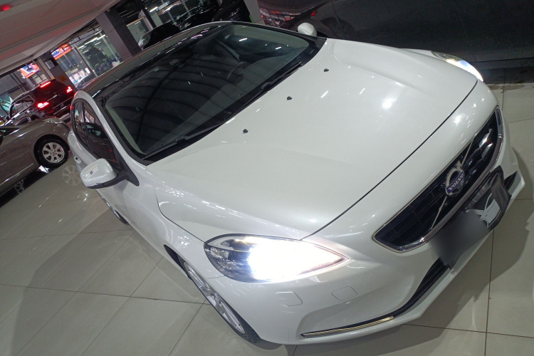 沃尔沃V40 2016款 T3 智逸版车身外观3