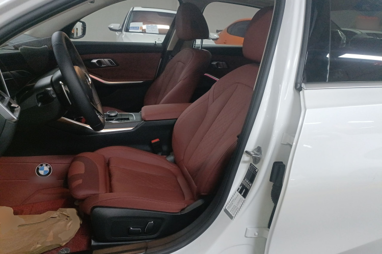 宝马3系 2025款 325Li M运动套装中控内饰19