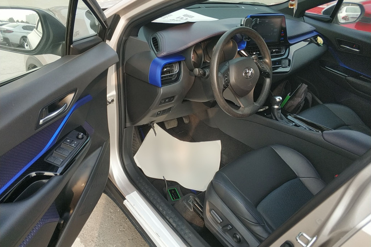 丰田C-HR 2020款 2.0L 领先版中控内饰7003
