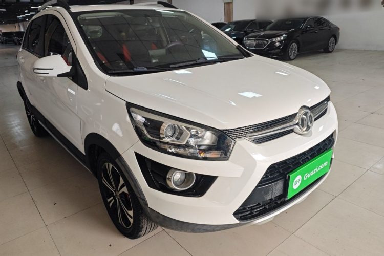 北京汽车 绅宝X25 2015款 1.5L 手动精英型车身外观3