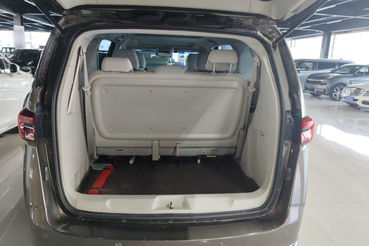 别克GL8 2023款 陆上公务舱 智享型机舱底盘23