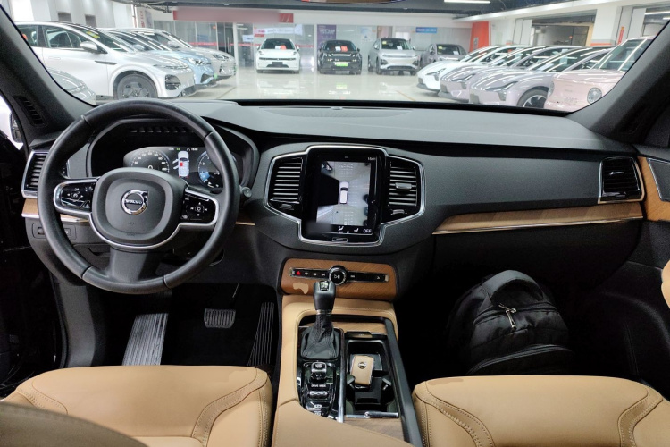 沃尔沃XC90 2018款 T6 智雅版 7座中控内饰7002