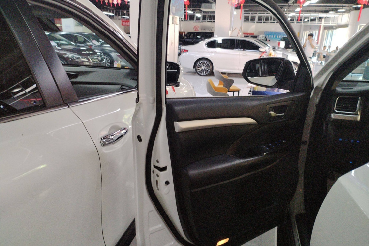 丰田 汉兰达 2018款 2.0T 四驱尊贵版 7座 国VI中控内饰7007