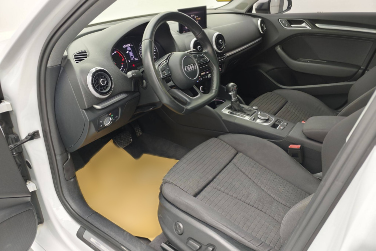 奥迪A3 2017款 Limousine 40 TFSI 运动型中控内饰7002