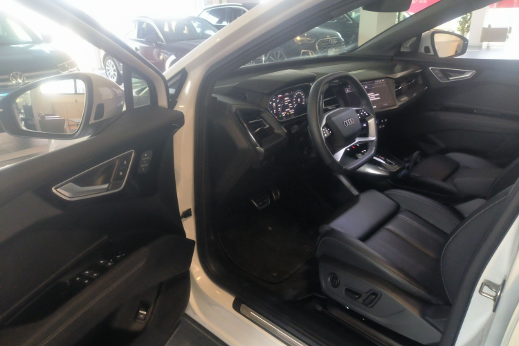 奥迪Q4 e-tron 2024款 40 e-tron 创境版中控内饰20