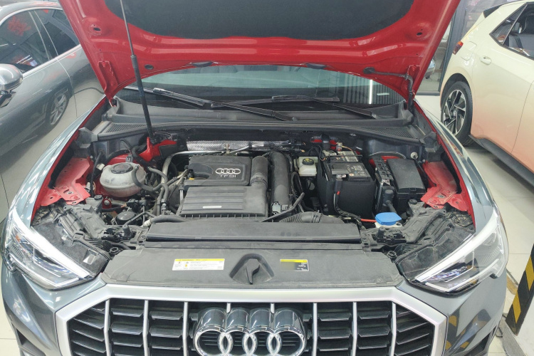 奥迪Q3 2020款 35 TFSI 时尚致雅型机舱底盘24