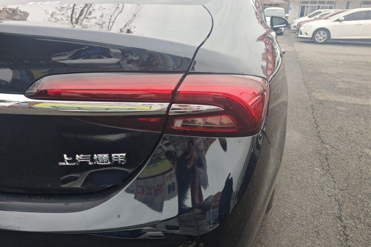 别克 君越 2022款 552T 豪华型车身外观9