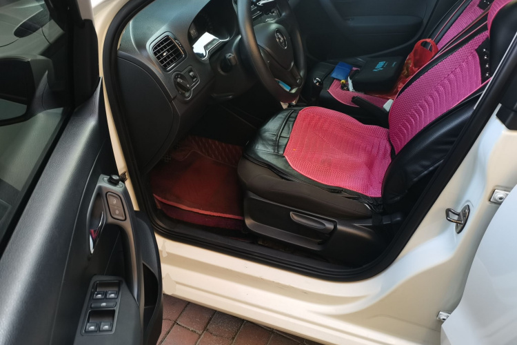 大众 Polo 2016款 1.4L 手动风尚型中控内饰20