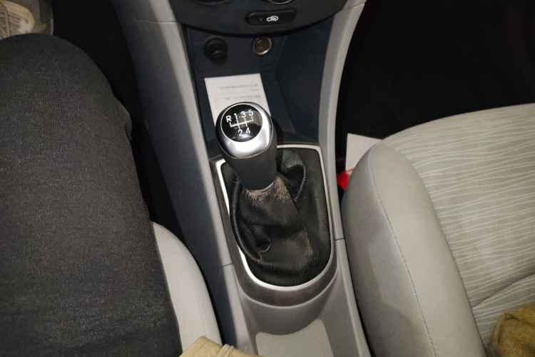 现代 瑞纳 2016款 1.4L 手动智能型GLS局部细节18