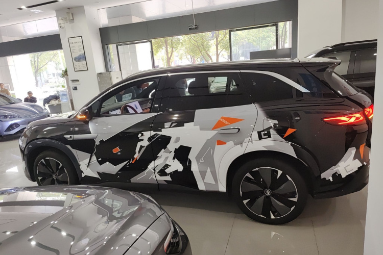 比亚迪 唐L 2025款 EV 600KM四驱激光雷达旗舰型车身外观4