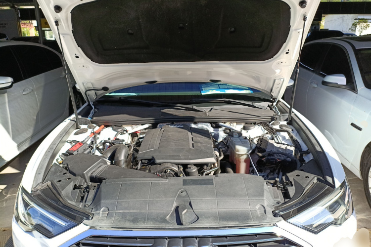 奥迪A6L 2019款 45 TFSI 臻选致雅型机舱底盘24