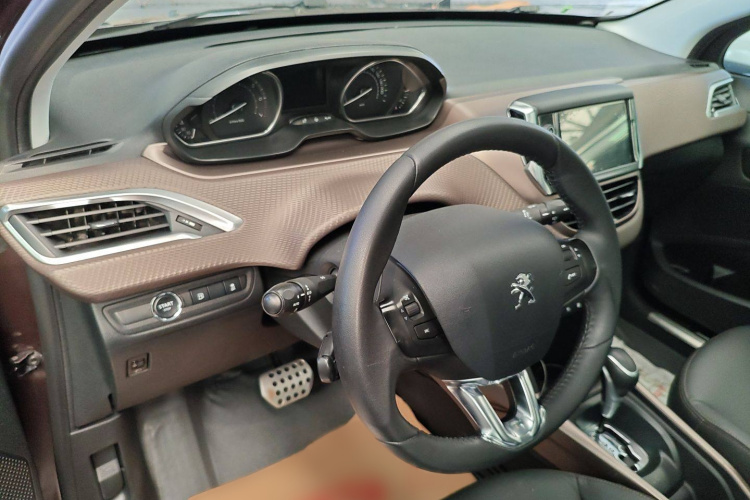 标致2008 2014款 1.6L 自动领航版中控内饰7003