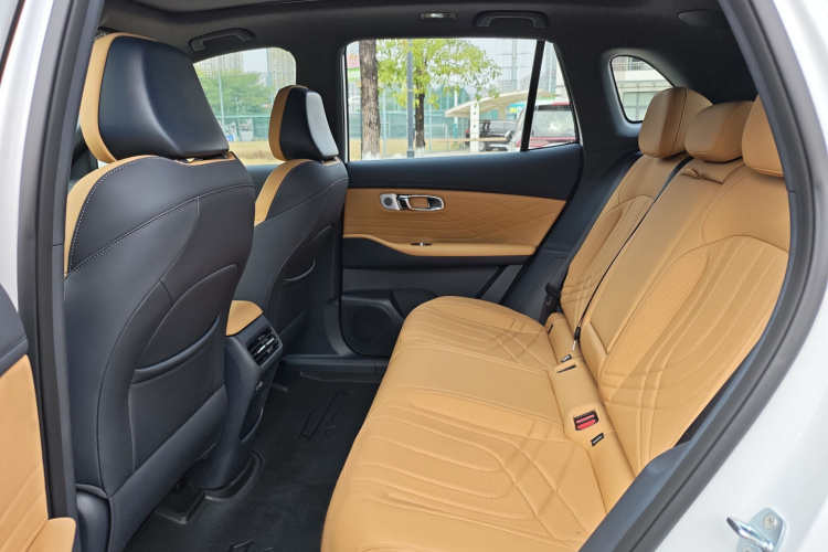 吉利银河 银河星舰7 EM-i 2025款 120km 探索+版中控内饰7003