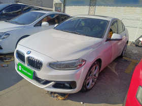 宝马1系 2017款 120i 设计套装型