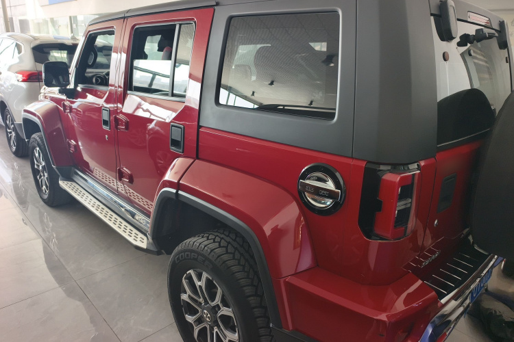 北京BJ40 2019款 2.0T 自动四驱城市猎人版旗舰型 国V车身外观4