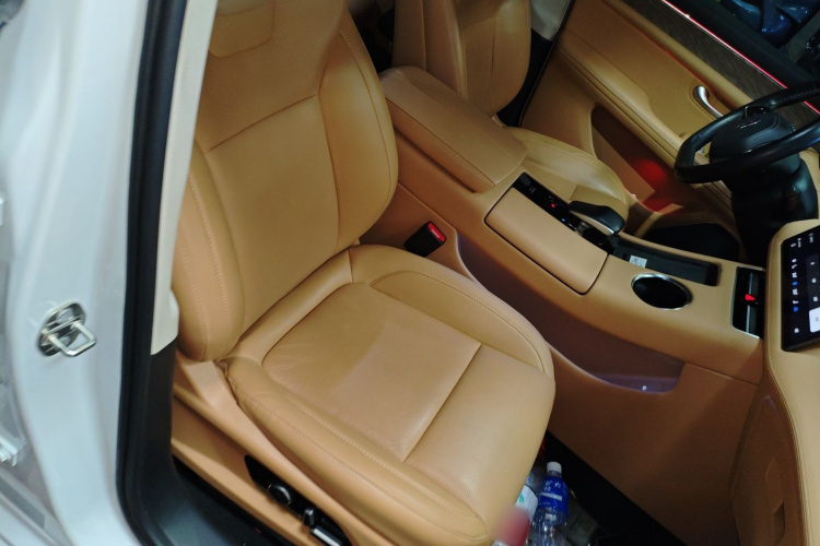 鸿蒙智行 问界M5 2022款 增程四驱至臻版局部细节41