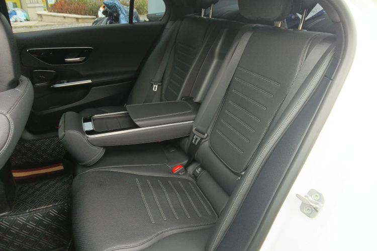 奔驰C级 2024款 C 260 L 运动版中控内饰21