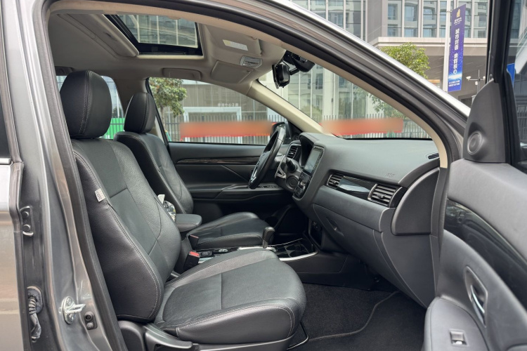 三菱 欧蓝德 2018款 2.4L 四驱精英版 5座局部细节41