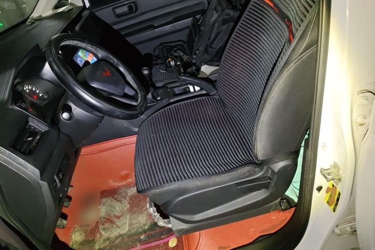 五菱汽车 五菱宏光PLUS 2020款 1.5L 手动标准型 5座中控内饰19