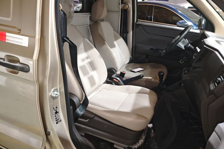 五菱汽车 五菱宏光V 2022款 1.5L劲取版封窗车电动助力LAR局部细节41