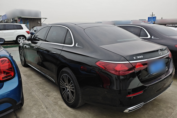 奔驰E级 2024款 E 260 L车身外观4
