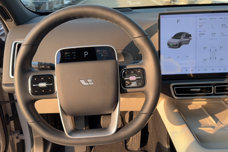 理想汽车 理想L6 2025款 Pro 智能焕新版中控内饰7004