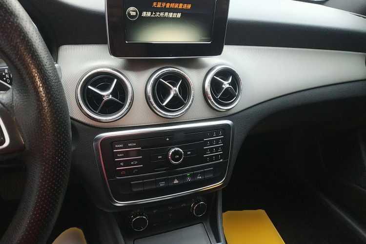奔驰CLA 2016款 CLA 200 动感型中控内饰12