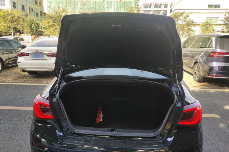 英菲尼迪Q70 2017款 Q70L 2.5L 悦享版局部细节23