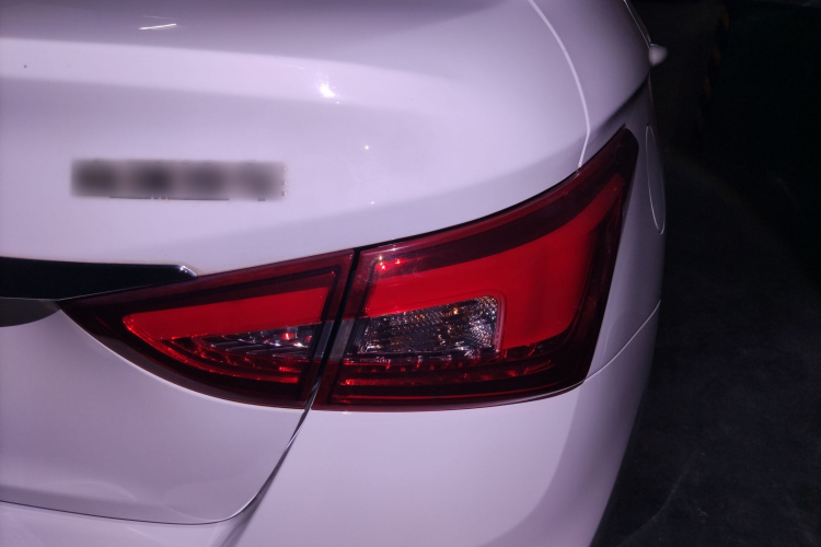 奇瑞 艾瑞泽5 2019款 1.5L 手动乐活版 国V车身外观9