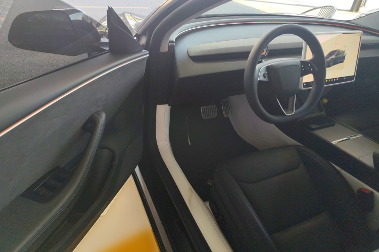 特斯拉 Model 3 2023款 长续航全轮驱动版中控内饰20